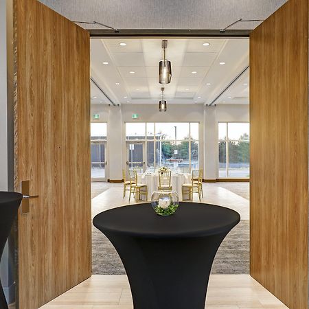 Holiday Inn Express - Kingston West By Ihg Экстерьер фото