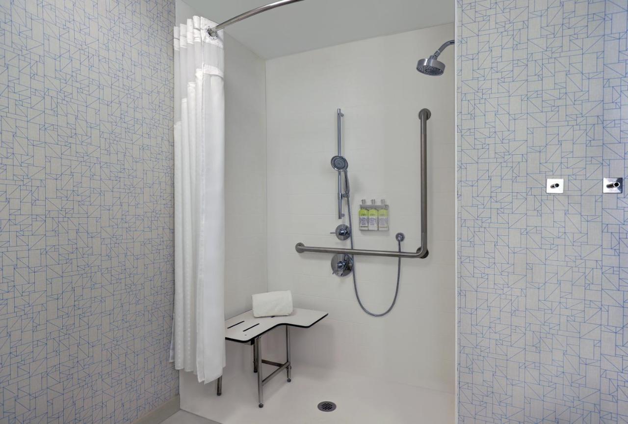 Holiday Inn Express - Kingston West By Ihg Экстерьер фото