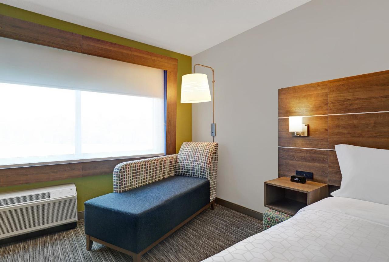 Holiday Inn Express - Kingston West By Ihg Экстерьер фото