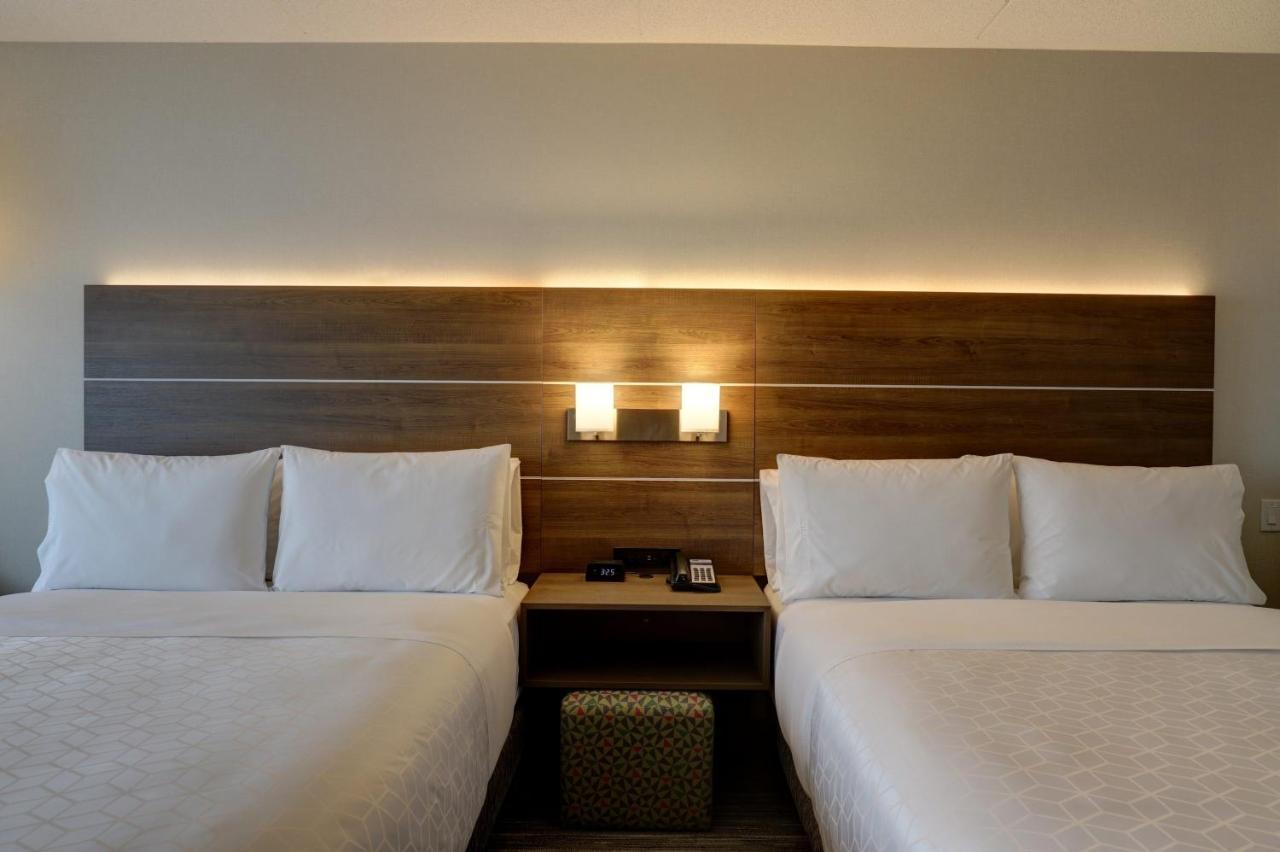 Holiday Inn Express - Kingston West By Ihg Экстерьер фото