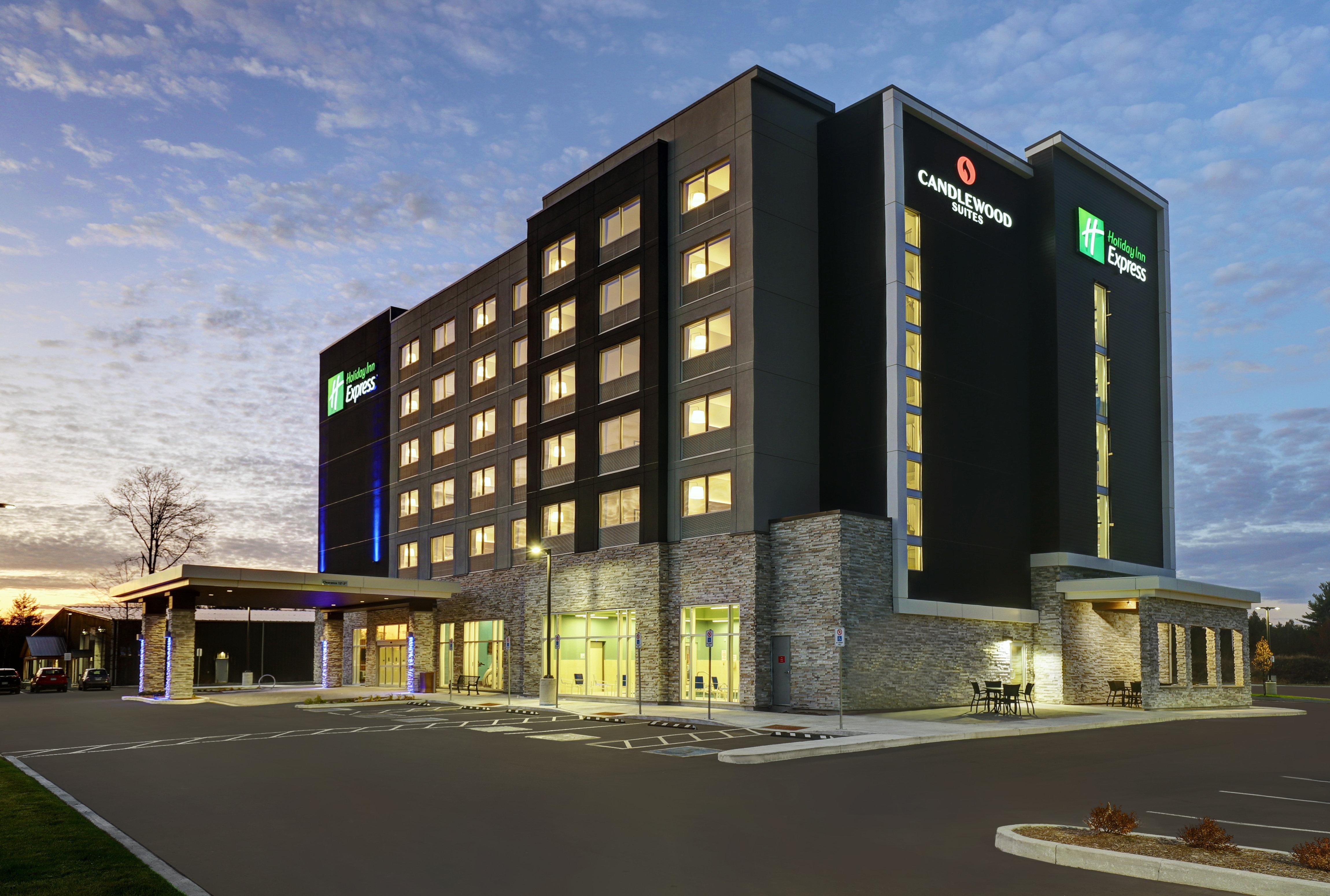 Holiday Inn Express - Kingston West By Ihg Экстерьер фото