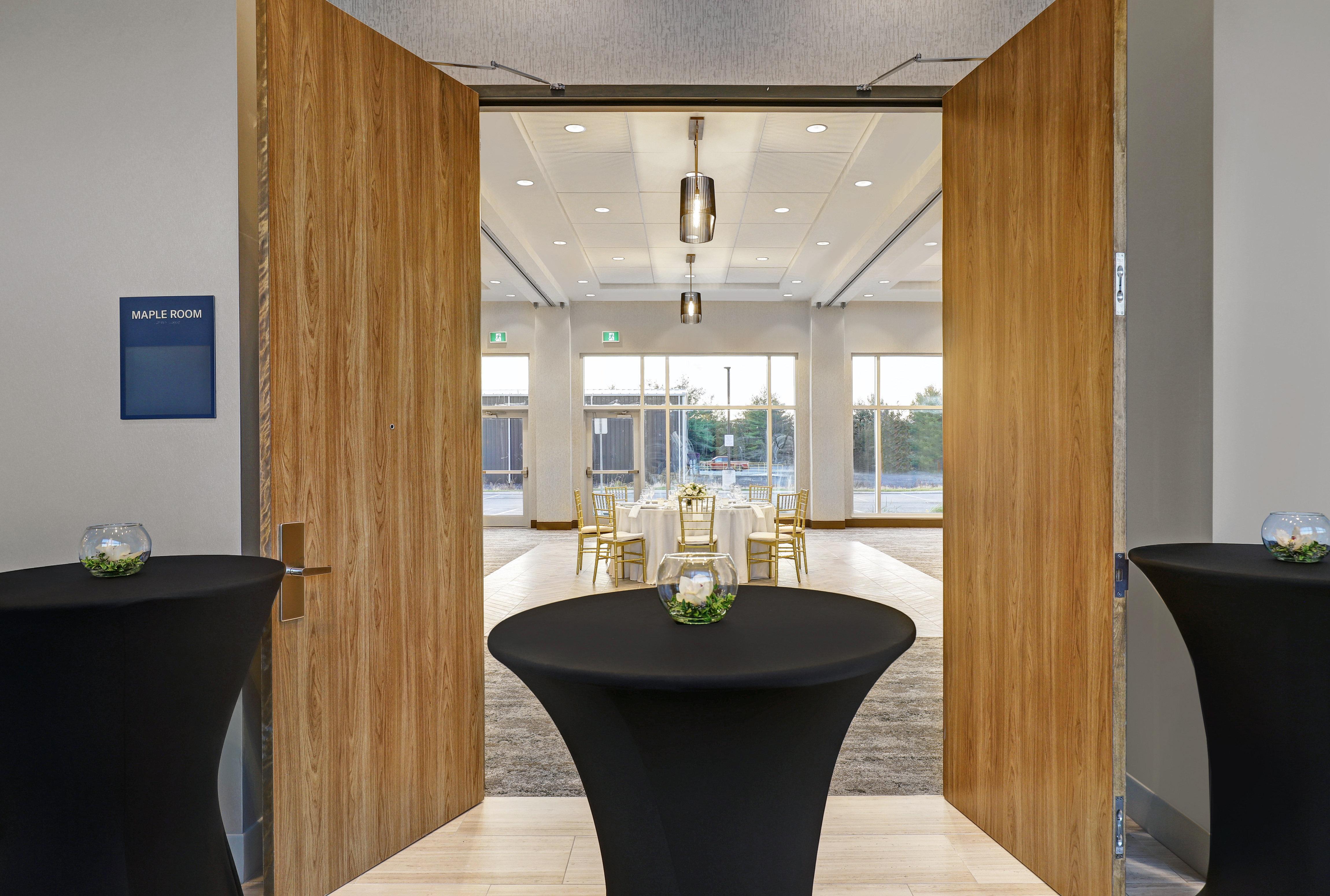 Holiday Inn Express - Kingston West By Ihg Экстерьер фото