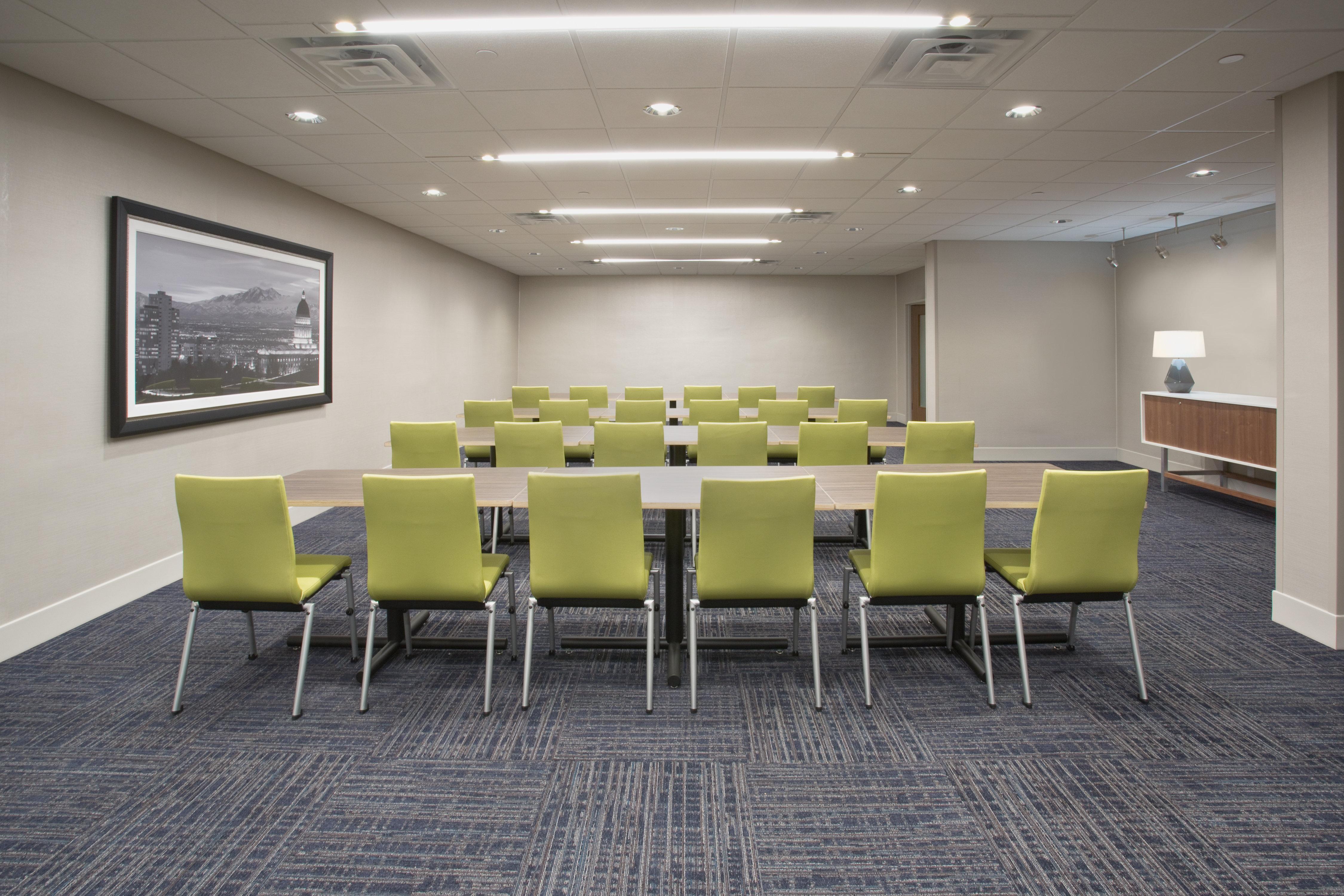 Holiday Inn Express - Kingston West By Ihg Экстерьер фото
