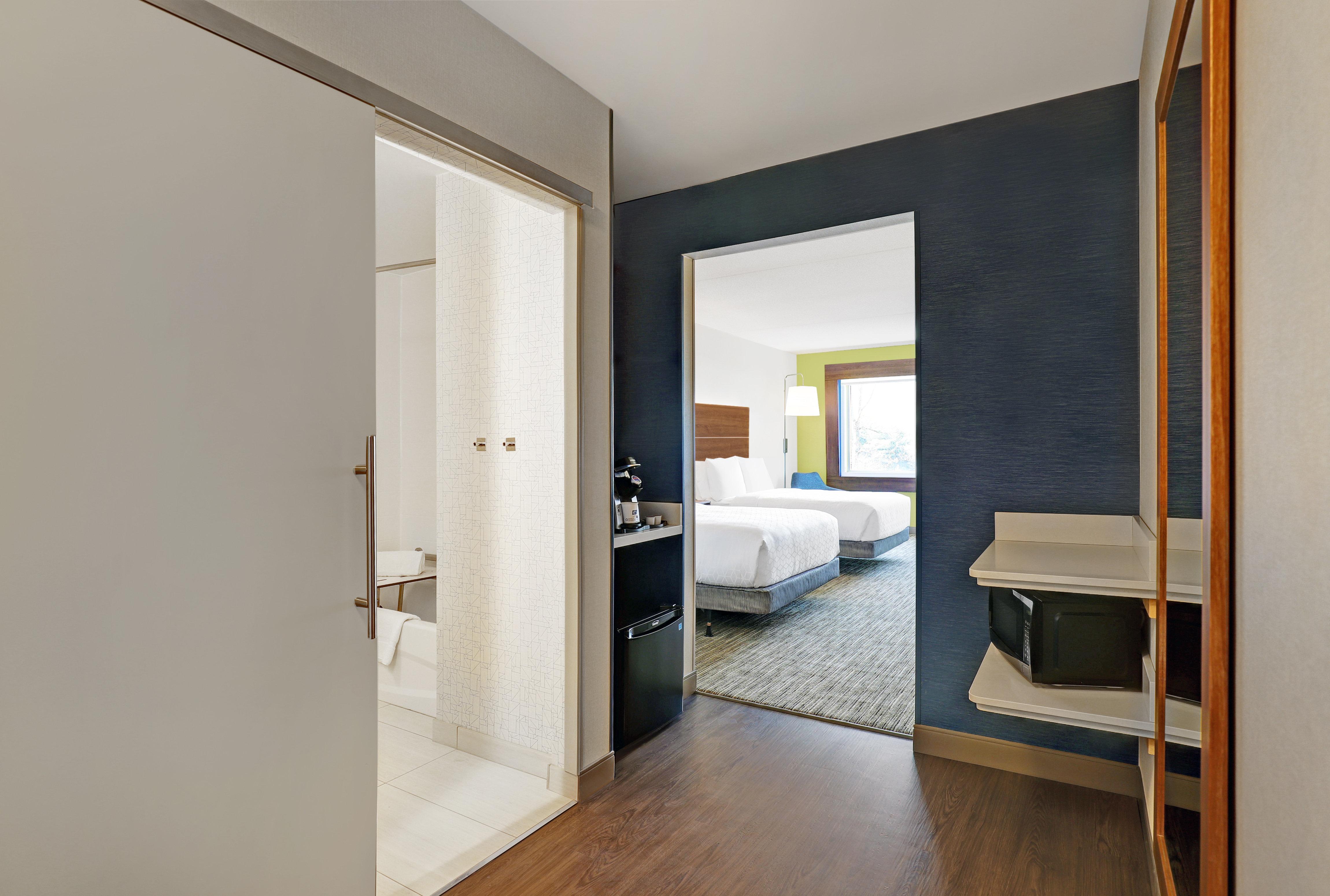 Holiday Inn Express - Kingston West By Ihg Экстерьер фото